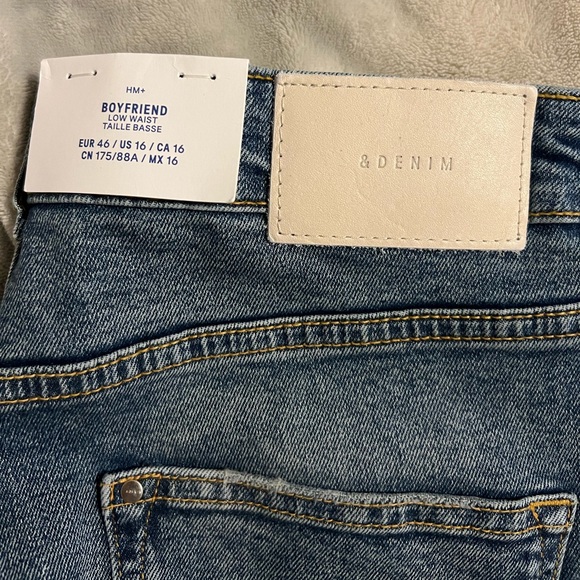 H&M Boyfriend Low Waist Mid-Wash Jean Size: 16 - Picture 3 of 9